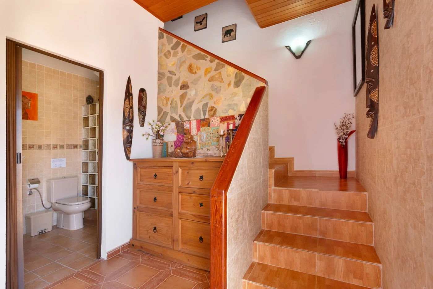 Escalera interior de madera